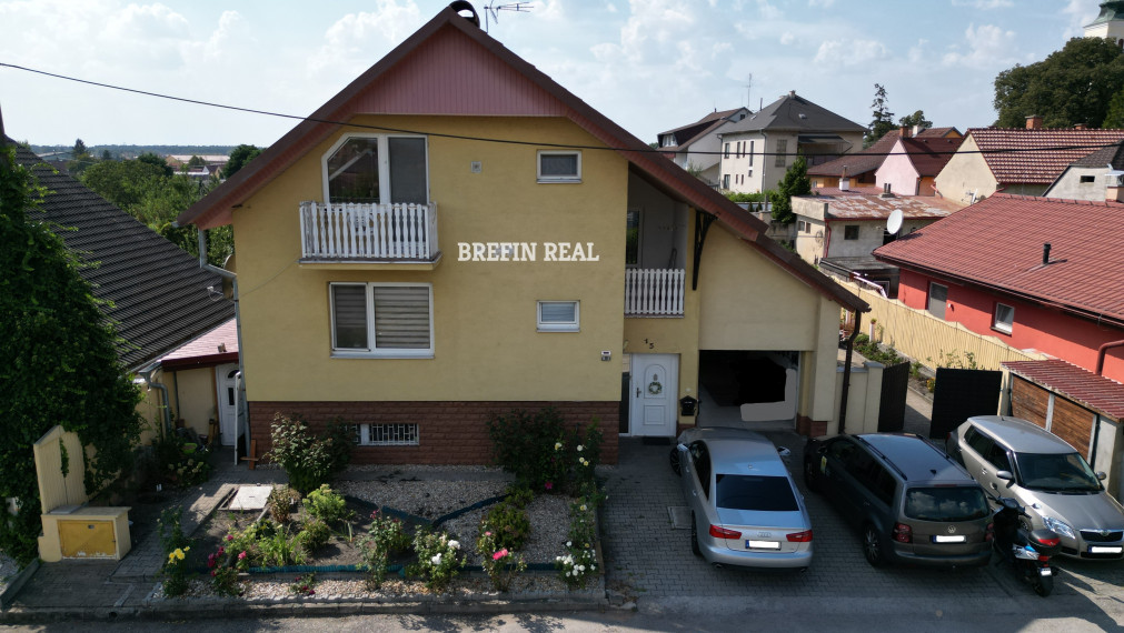 BREFIN REAL / REZERVOVANÉ - DOM za cenu BYTU-Priestranný (302 m2) 5 izb. RD, pozemok 400 m2, garáž